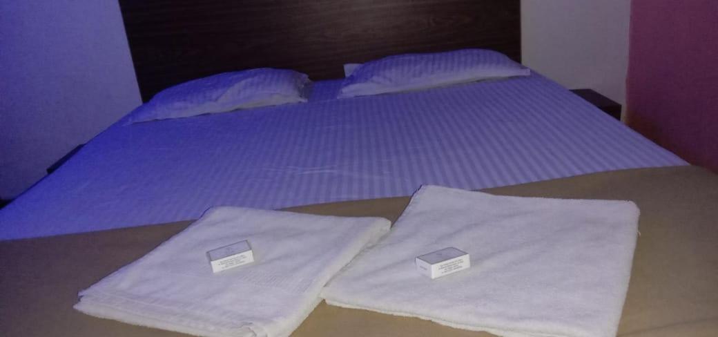 Hilltone Veg Non Veg Matheran Hotell Eksteriør bilde