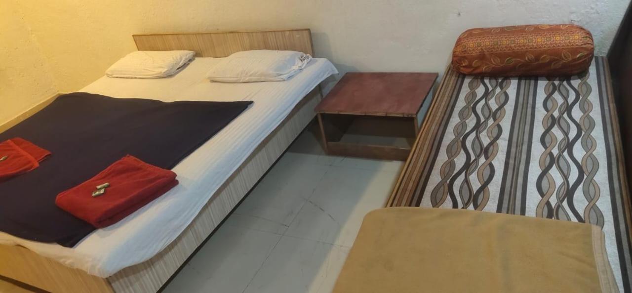 Hilltone Veg Non Veg Matheran Hotell Eksteriør bilde