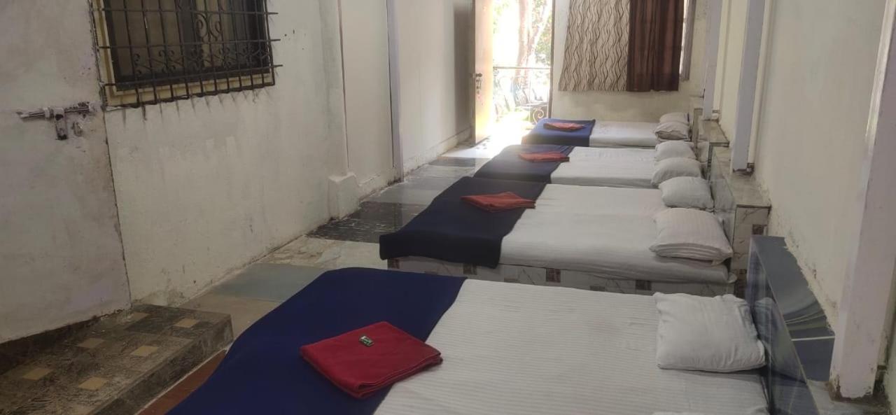Hilltone Veg Non Veg Matheran Hotell Eksteriør bilde
